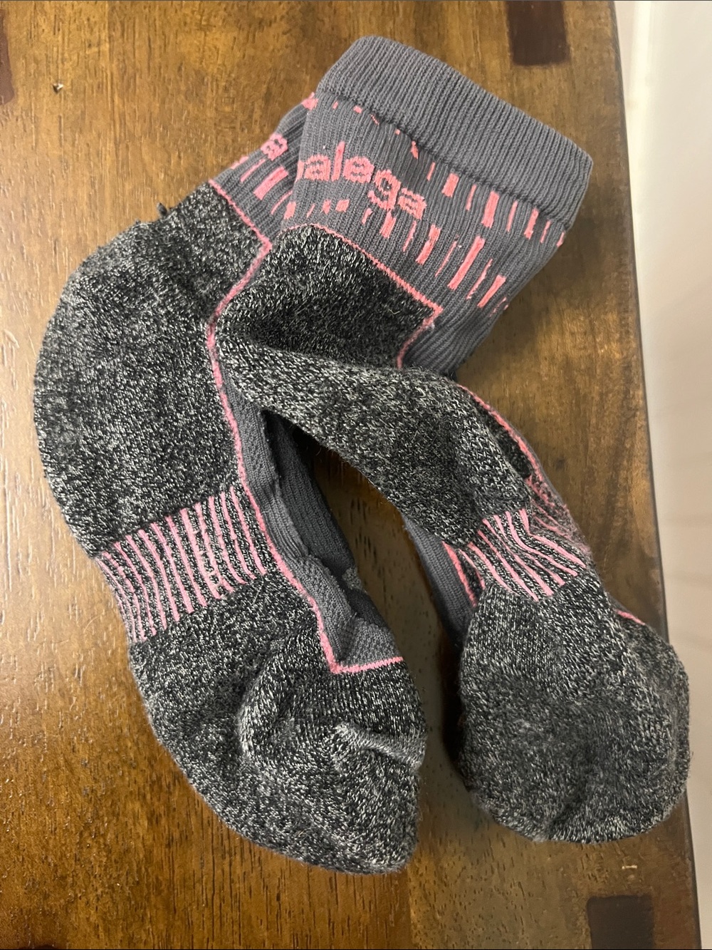 Women’s medium Balega running gray and Pink Athletic Crew Socks 8.5-10.5